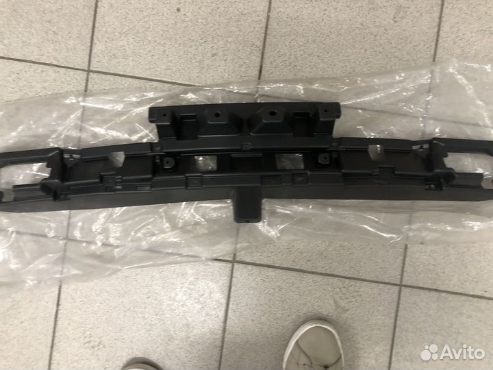 5271960020 Кронштейн решетки радиатора Lexus