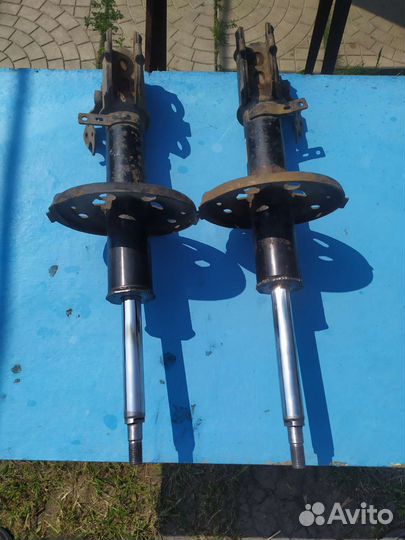 Передние стойки Toyota Corona ST190