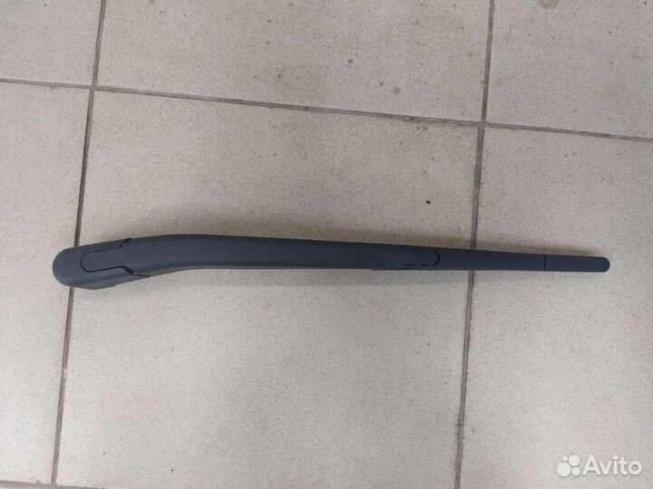 Поводок стеклоочистителя заднего Ситроен С4