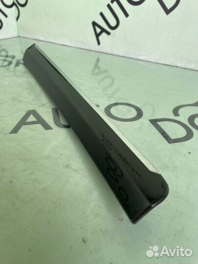 Накладка двери задняя правая Audi Q7 4L 3.0L BUG