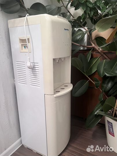 Кулер для воды с холодильником