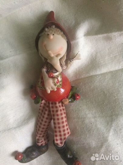 Фарфоровая статуэтка и сувениры