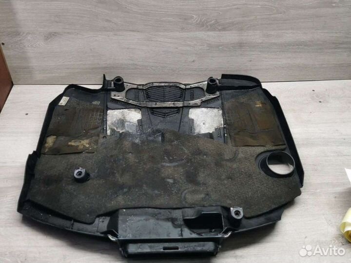 Крышка двигателя Mercedes C W204