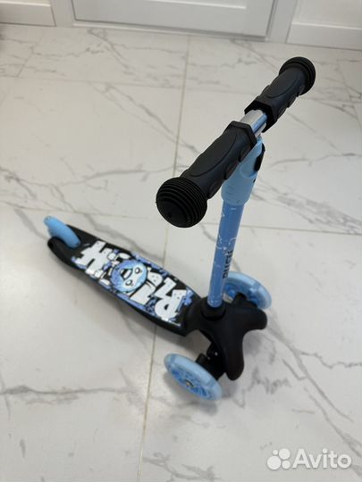 Самокат детский трехколесный новый