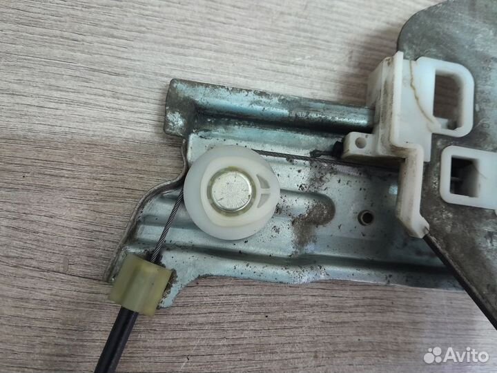 Стеклоподъемник передний правый Citroen C4 I (2004