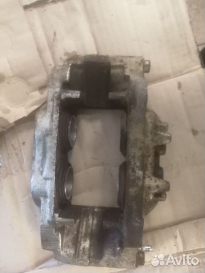 Левый суппорт Паджеро