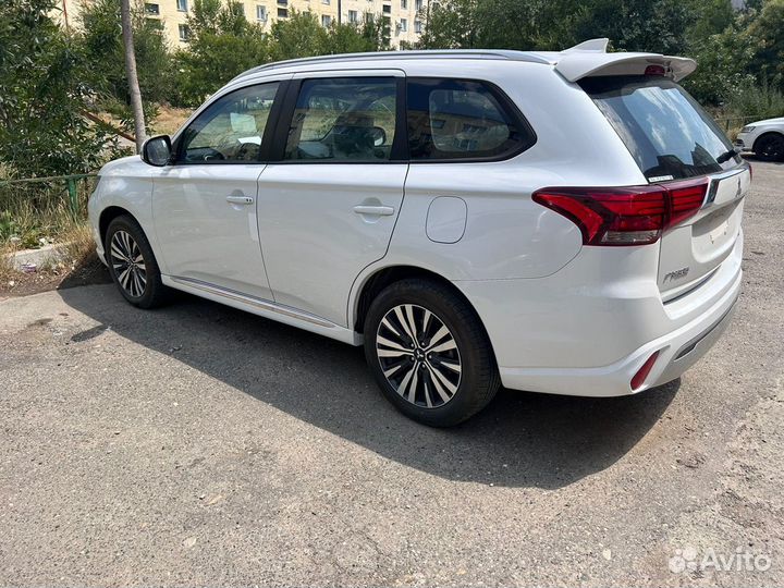 Mitsubishi Outlander 2.0 CVT, 2022, 599 км