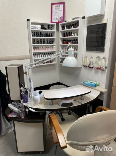 Маникюр, педикюр, наращивание ногтей