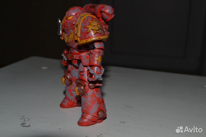 Фигурка из Warhammer (космо-солдат)