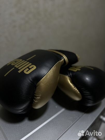 Боксерские перчатки 10 oz clinch