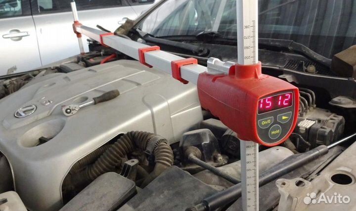 Проверка кузова Tesla на стапеле, толщиномером