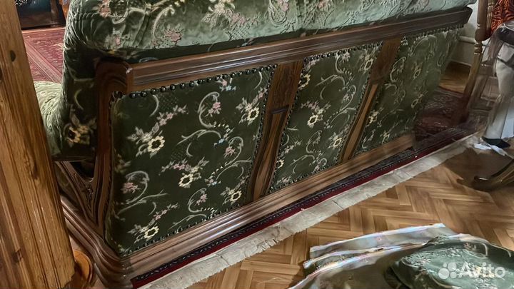 Хол румынский на дубе