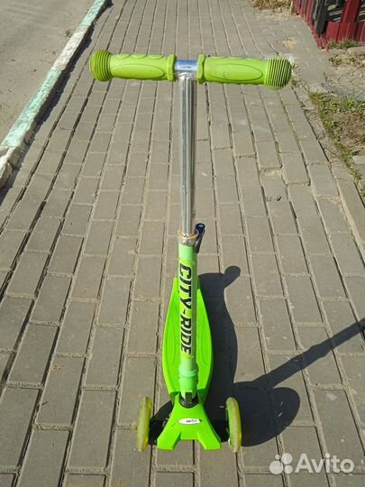 Самокат трехколесный