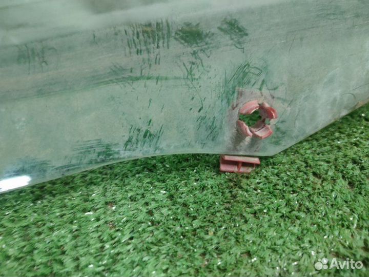 Стекло переднее левое Bmw E46 седан 2000