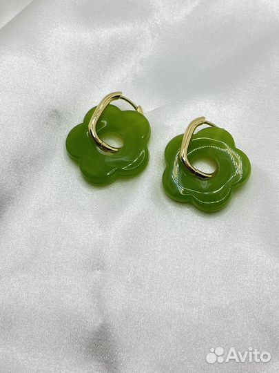 Серьги зеленый цветок