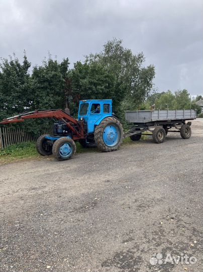 Вспашка земли трактором