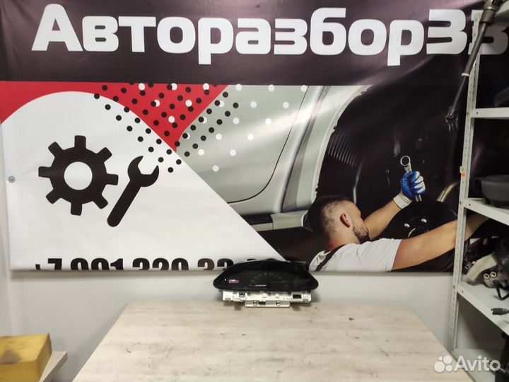 Приборная панель Toyota Yaris Vitz 2006