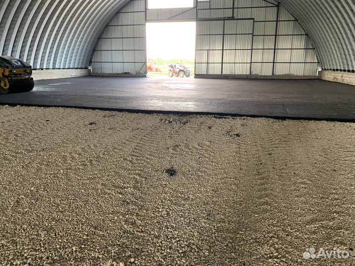 Укладка асфальта,эксковатор-погрузчик