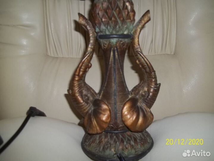 Настольная лампа