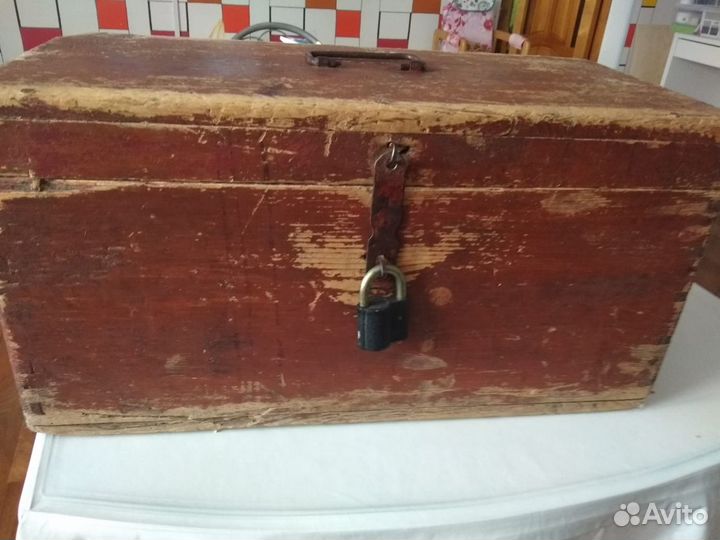 Сундук старинный