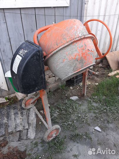 Продаю бетономешалку
