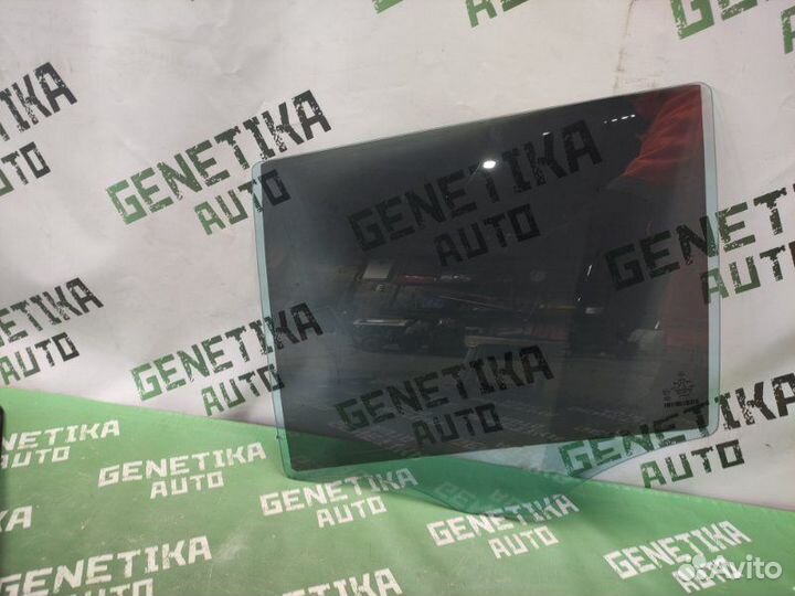 Стекло двери заднее левое Mercedes-Benz E Class