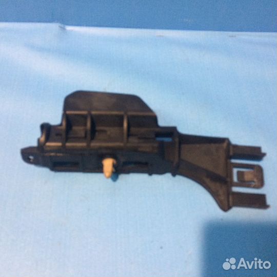 Кронштейн заднего бампера правый верхний Audi A5