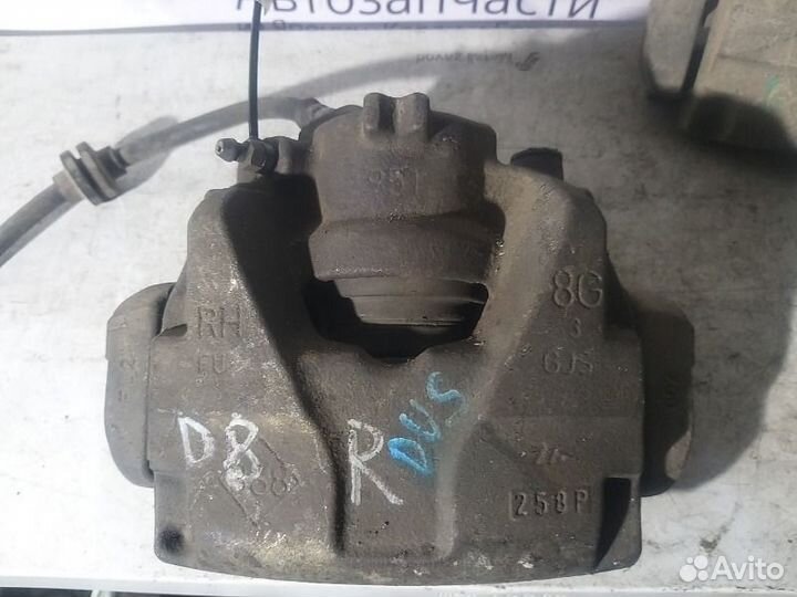 Суппорт левый / правый Renault Duster