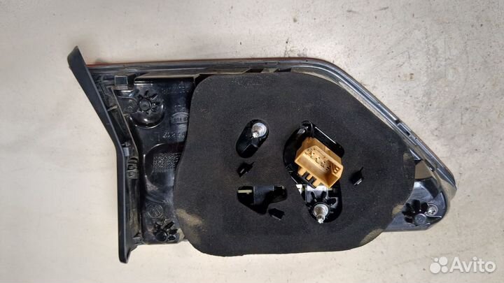 Фонарь крышки багажника левый Volkswagen Tiguan 2020, 2021