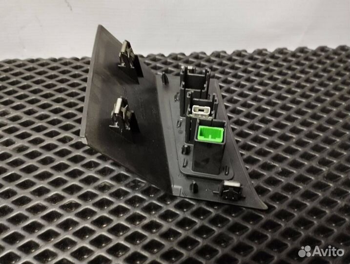 Разъем AUX / USB Volvo FH4 82303887