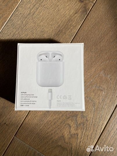 Наушники Apple AirPods w/Charging Case