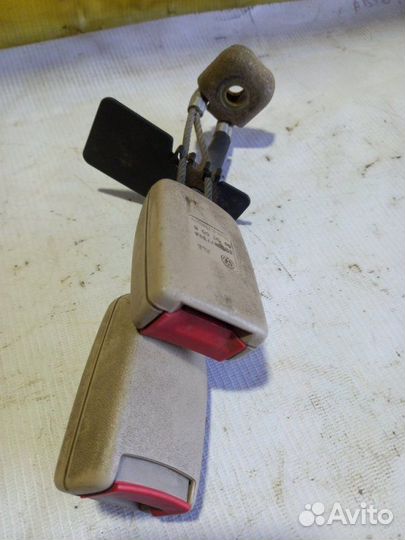 Замок ремня безопасности Volkswagen Passat B5 1.8