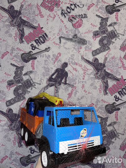 Игрушечная машинка