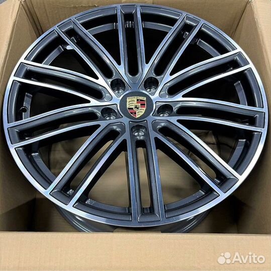 Диски на Porsche Panamera Порше Панамера R20