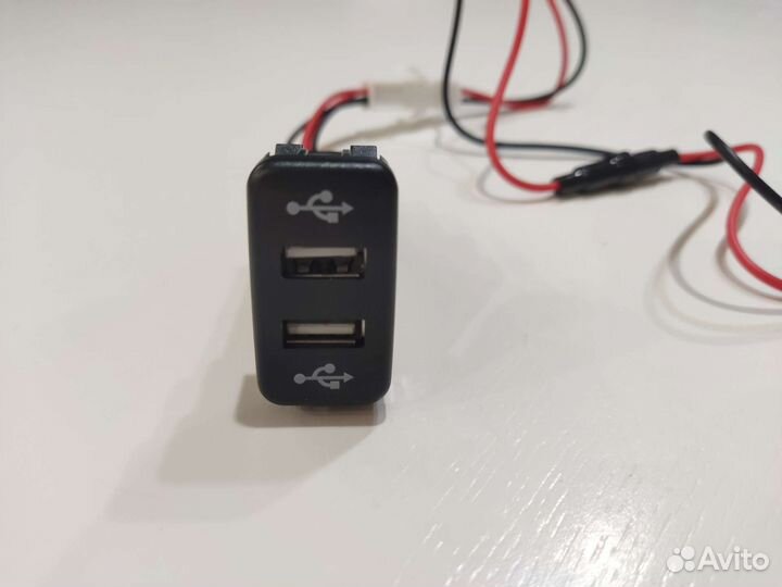 Автомобильно зарядное устройство с 2 usb портами