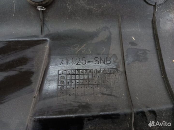 Накладка на рамку радиатора Honda Civic FD1 R18A