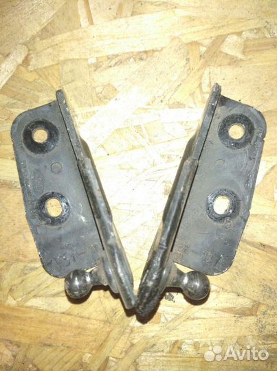 Кронштейн багажника Форд Фокус 3