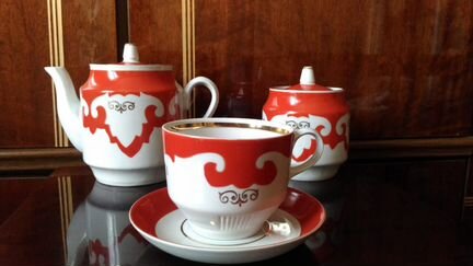 Кружки, чашки, бокалы, стаканы, бутылка