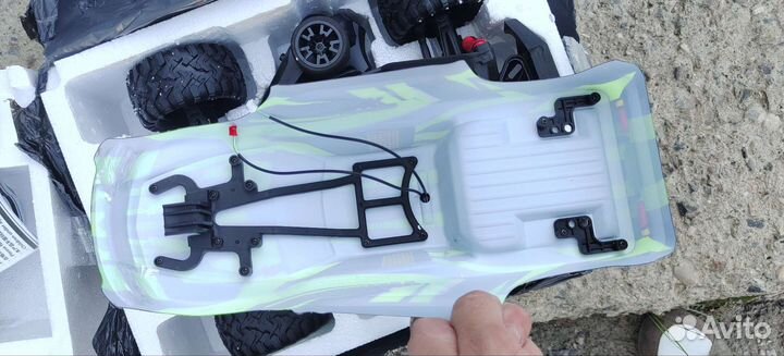 Радиоуправляемая модель новая клон Traxxas maxx