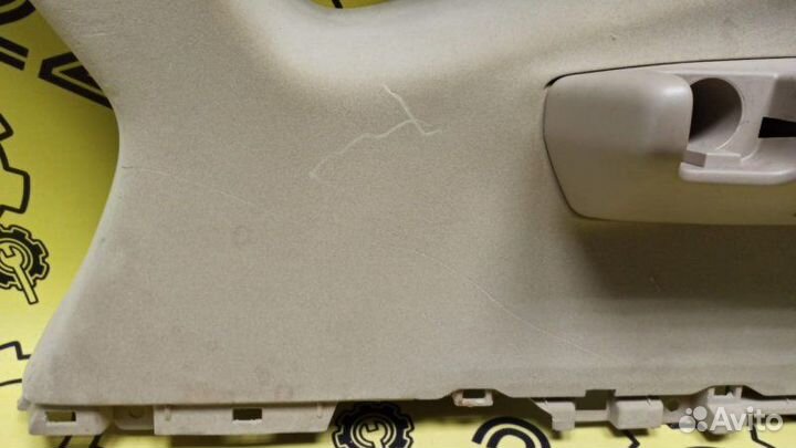 Накладка задней стойки задняя правая Toyota