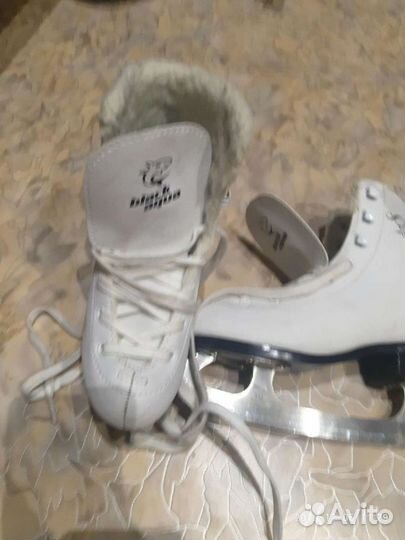 Коньки на девочку фигурные