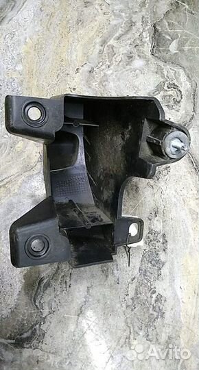 Кронштейн заднего бампера левый Citroen C4 (2005