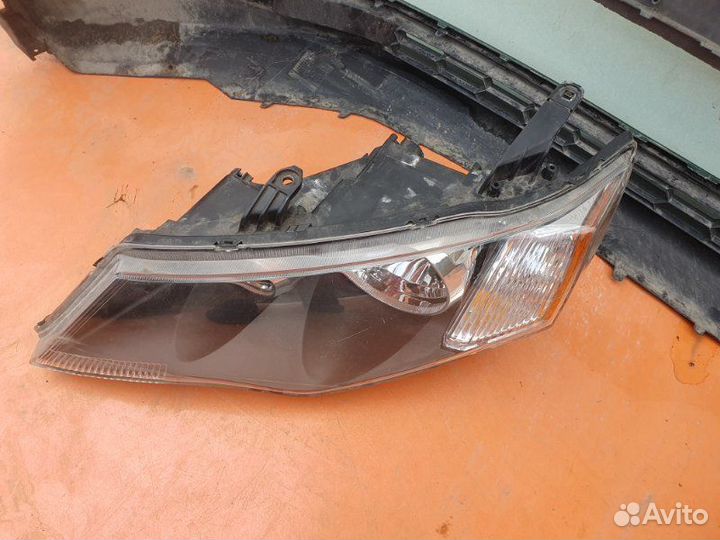 Фара галогеновая передняя левая Mitsubishi