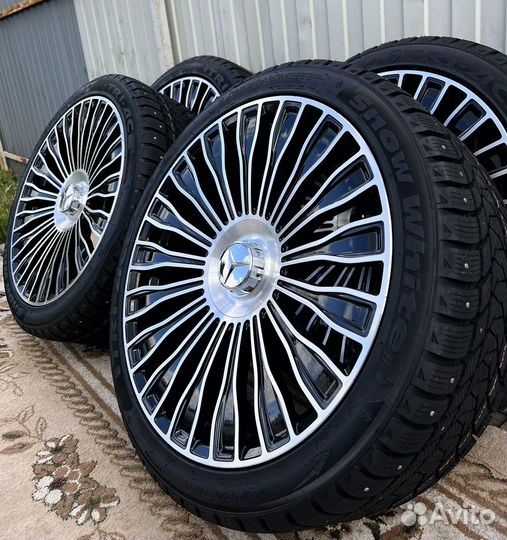 R20 Tri Ace Snow White II Stud 245/40, PCD 5x112 DIA 66.6