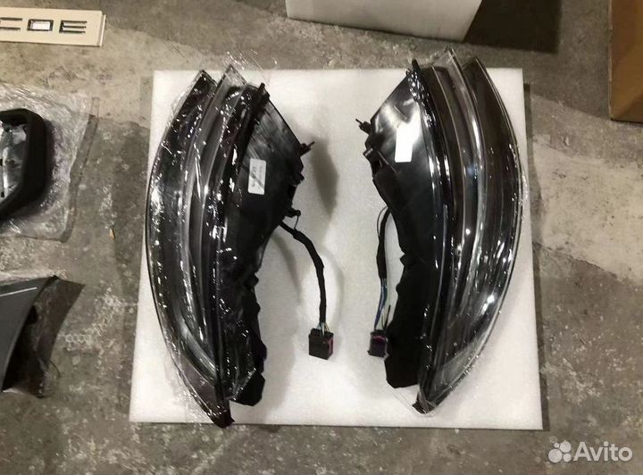 Задняя дверь и фары на Porsche Macan