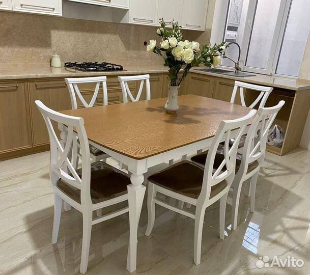 Стол и стулья новые