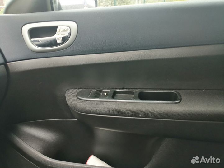 Обшивки дверей пежо 307sw 2004 год