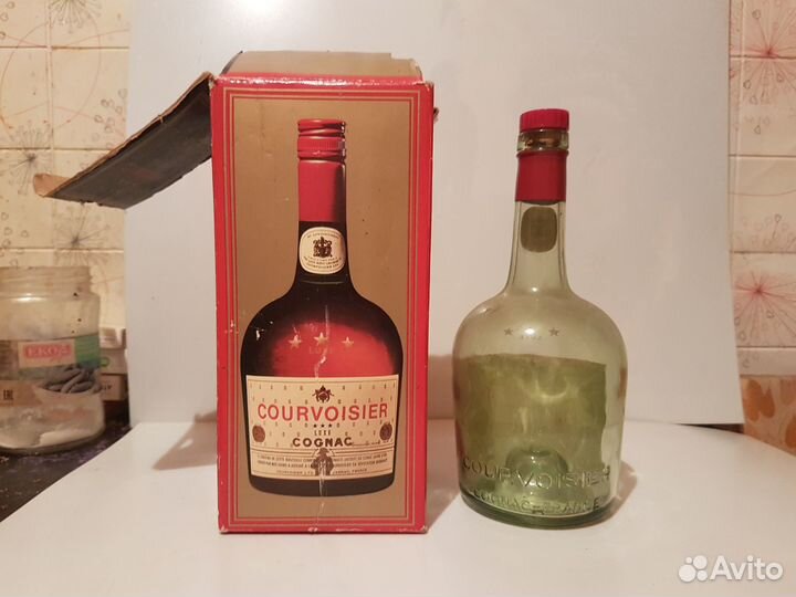 Бутылка с коробкой от коньяка Courvoisier