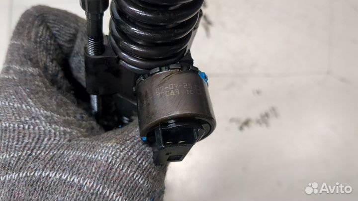 Форсунка топливная Volkswagen Jetta 5