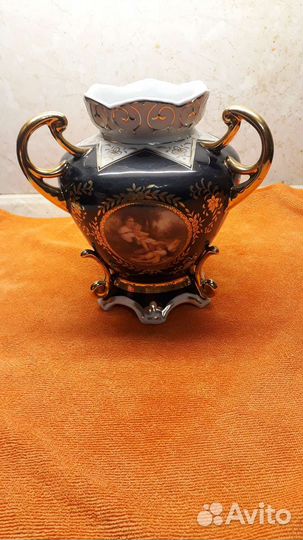 Вазы производства Англии и Гжель